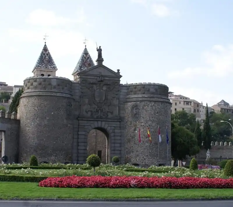 la puerta de bisagra toledo